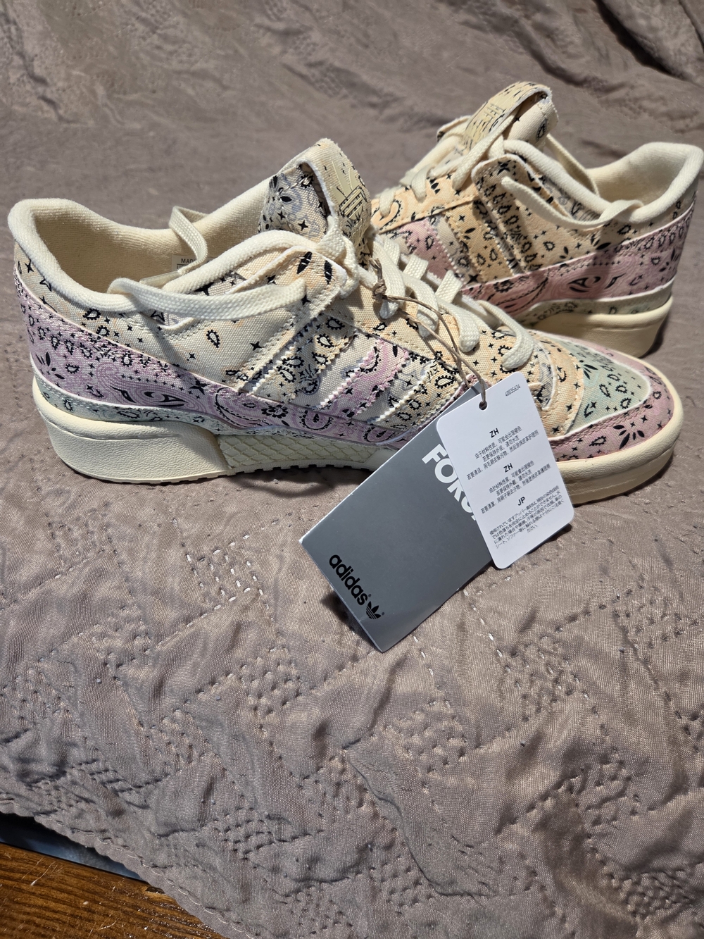 New Women's Adidas 84 CL Low Sneakers - Picture 2 of 9